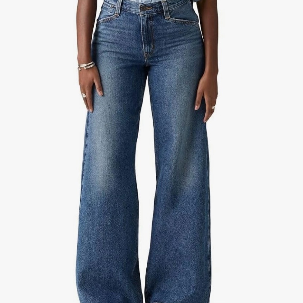 Levi’s ‘94 baggy jeans